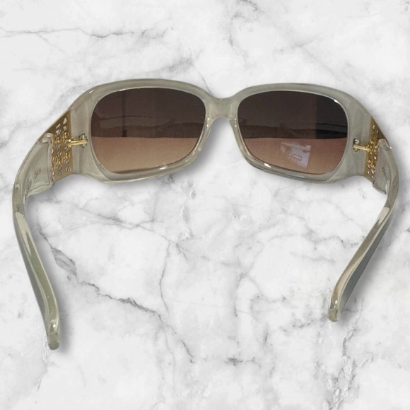 ✅Kyara Black and Gold Sunglasses - Picture 5 of 15